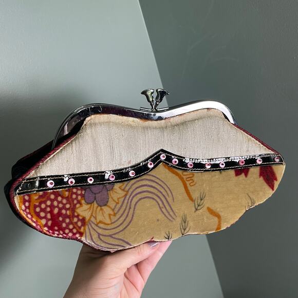 Vintage Mary Frances Beaded Velvet Clutch. - Picture 5 of 9